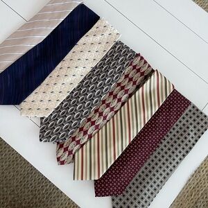 Bundle of 8 ties